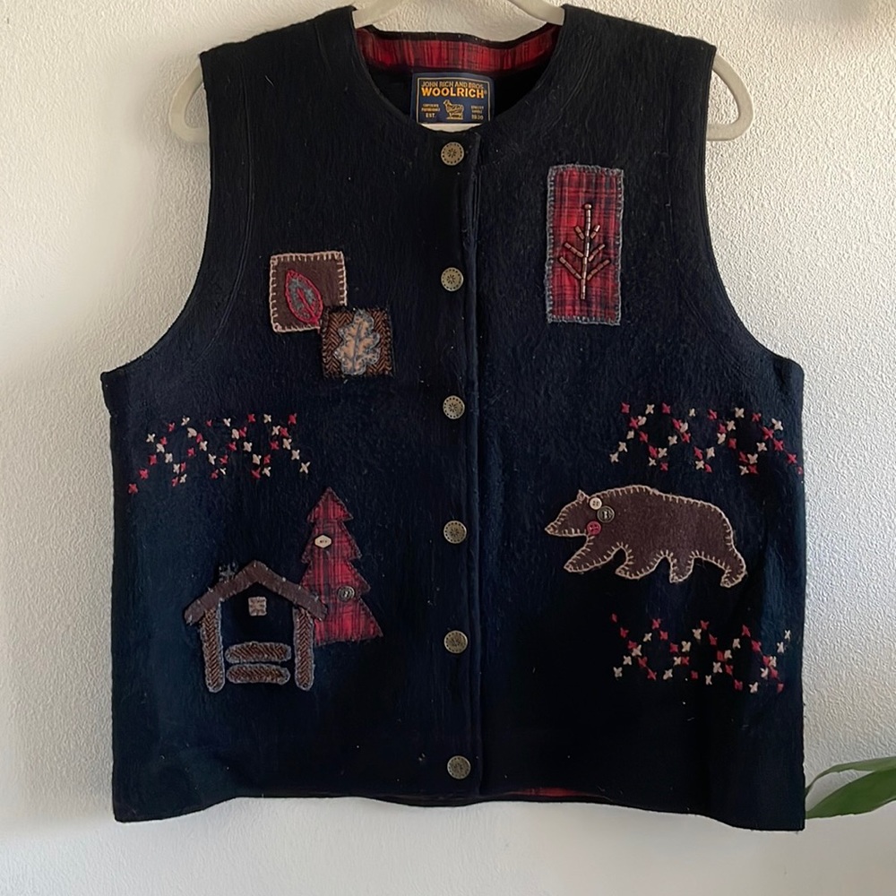 Woolwich wool vest with bear detailing